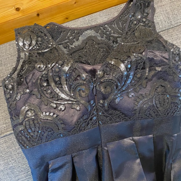 Eliza J Elegant Midnight Blue Gown with pockets! - Picture 2 of 5